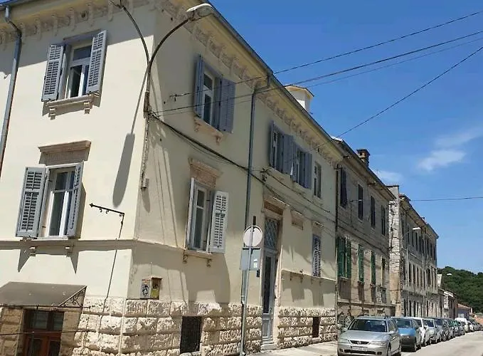 Albina - A Few Steps From Amphitheatre Apartment *